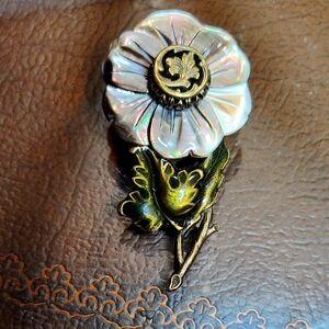 Elegant Carved Abilonee Floral Brooch with Gold Accents